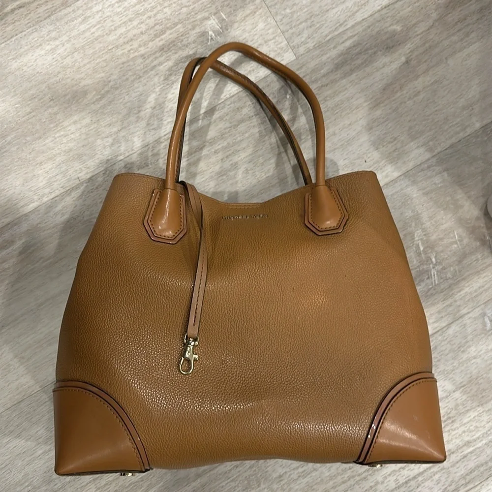 Michael Kors MD center zip tote
